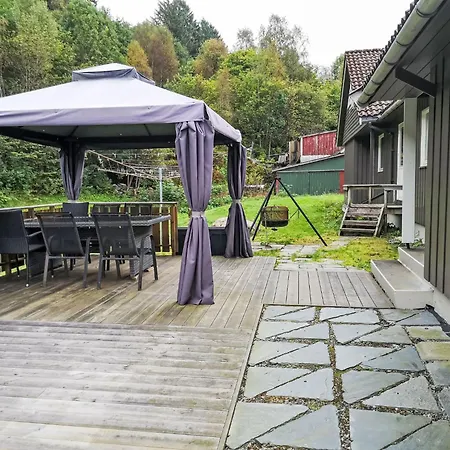 Mjellhaugen By Interhome Daire Naustdal i Sunnfjord